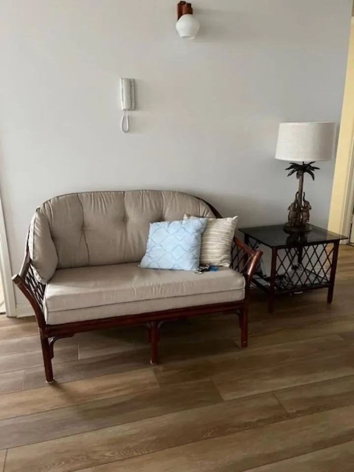 Araluen, Esplanade, Caloundra Daire 0*,