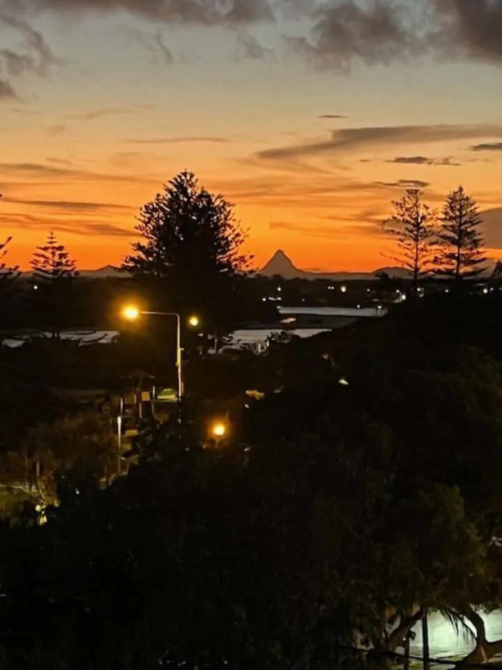 Araluen, Esplanade, Caloundra Daire