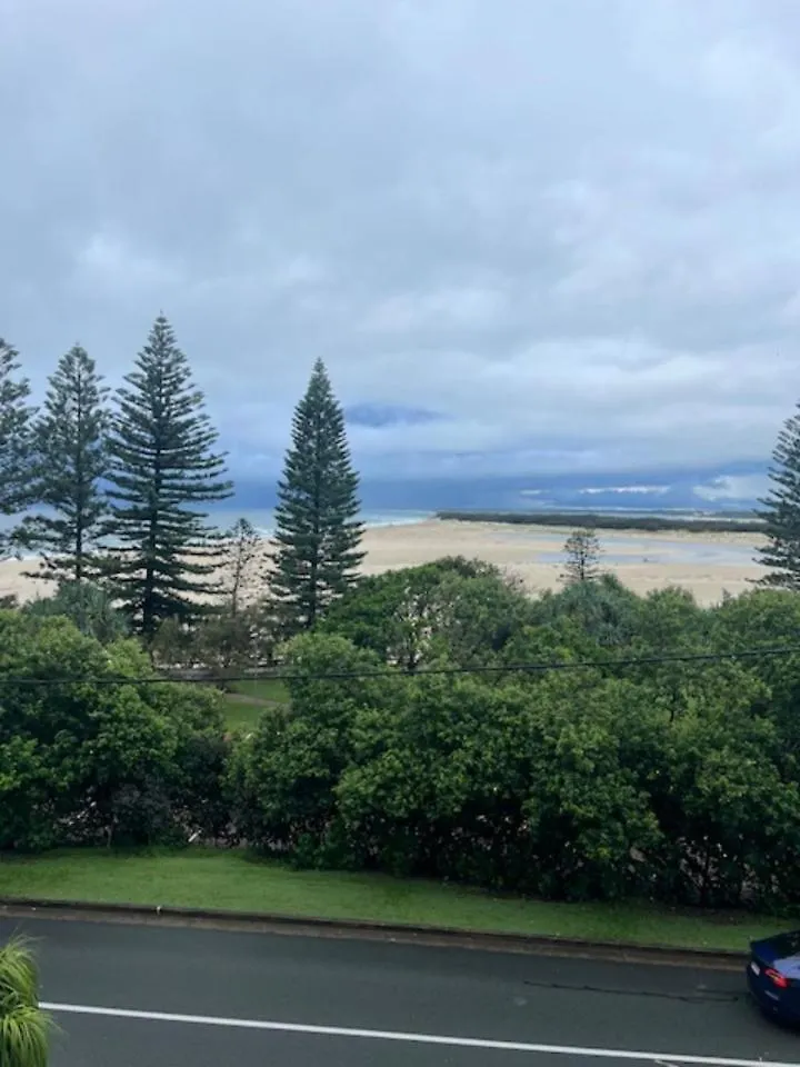 Araluen, Esplanade, Caloundra Daire